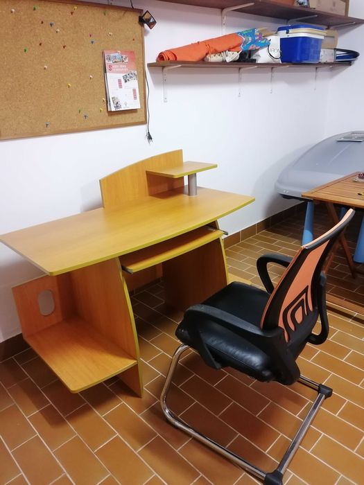 Secretária + cadeira + estante de apoio