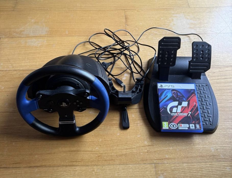 Volante com pedais da playstation e Gran Turismo 7