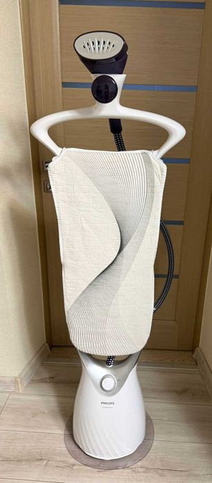 Вертикальний відпарювач для одягу Philips ComfortTouch GC557/30