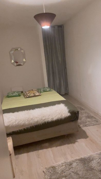 Quarto para casal ou 2 pessoa num t2 casa remodelada com 2 casas de banho ambiente bom e casa organizado