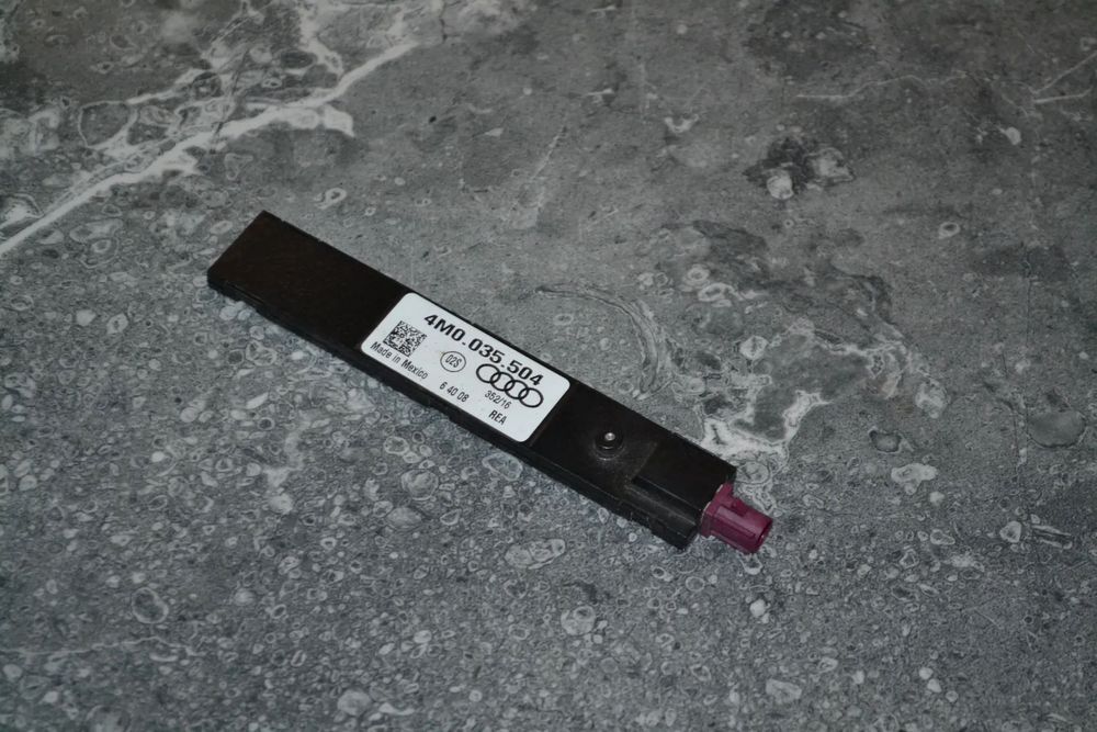 AUDI WZMACNIACZ ANTENOWY 4M0035504