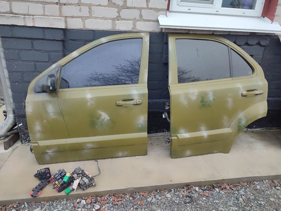 Двери на Киа Соренто 1 Kia Sorento 1