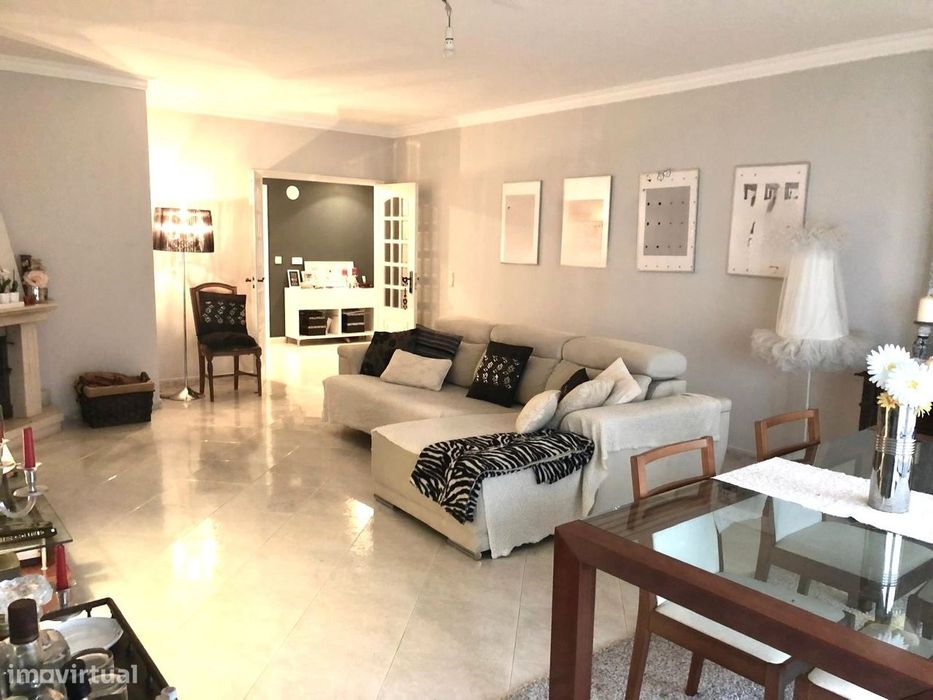 Apartamento T2 Arrendamento em Queluz e Belas,Sintra