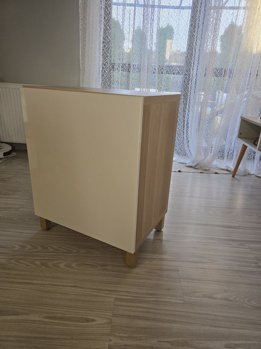 Szafka BESTÅ z drzwiami dąb i połysk biel 
Kombinacja z drzwiami, imit