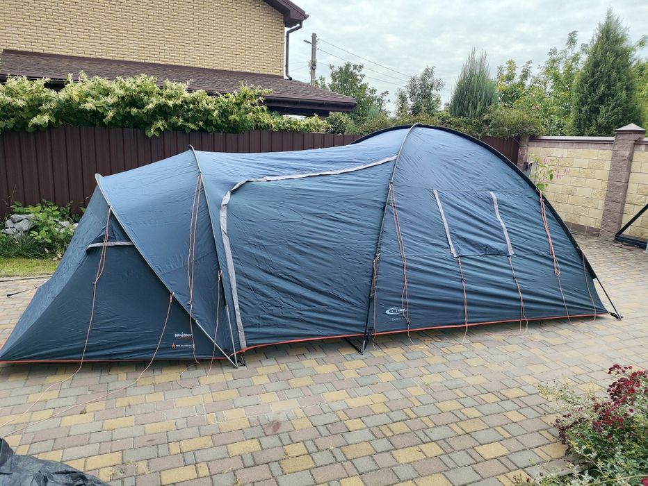 Палатка для кемпінгу Gelert Cadiz 5+2: 000 Палатки Суми