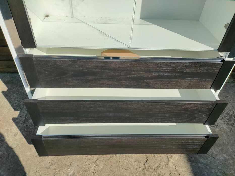 Witryna Wanat Meble Art-Vision 9018 nowoczesna solidna