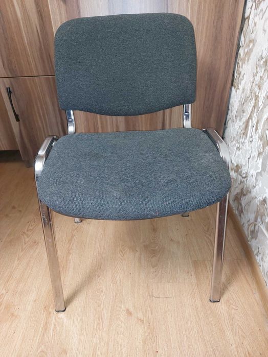 Стулья офисные тканевые