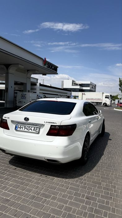 Lexus ls 600 hl в очень хорошем состоянии весь в родной краске!
