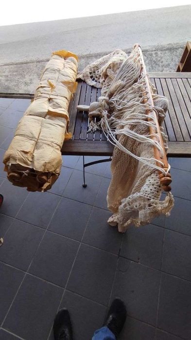 2 Camas de Rede em Crochet c/ Barra de Madeira – Novas