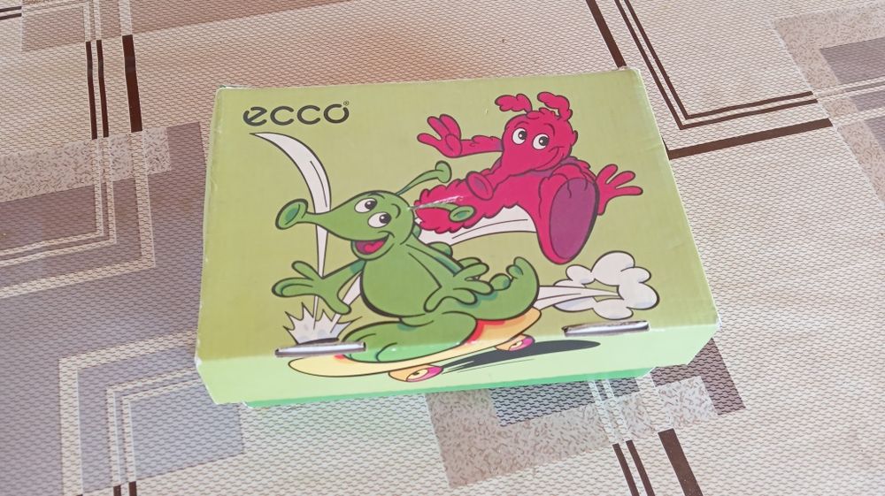 Продам дитячі босоніжки єкко