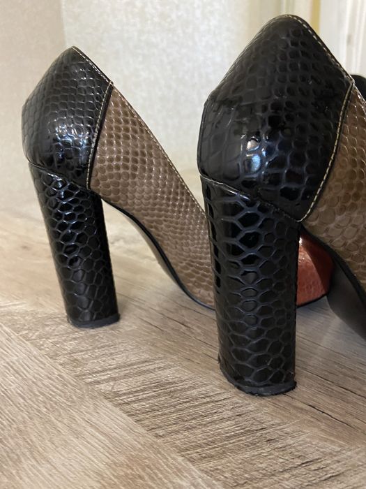 Туфлі каблук 38-39 р
