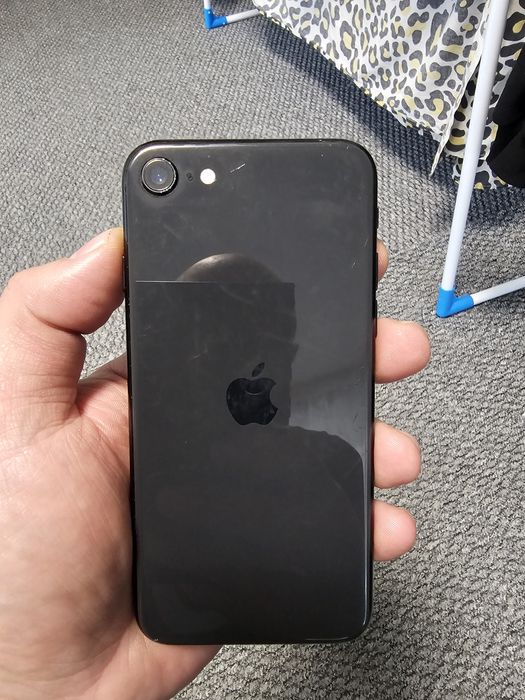 Продам Iphone SE / Айфон СЕ Айклауд
