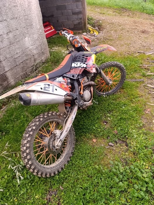 Moto KTM 250     .