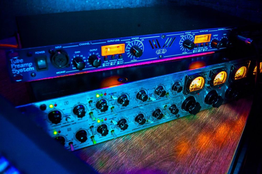 Behringer T1952 TUBE  composer