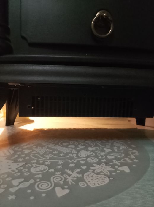 Kominek elektryczny z funkcją ogrzewania