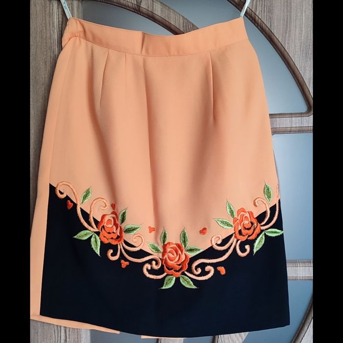 Юпка з вишивкою красива
