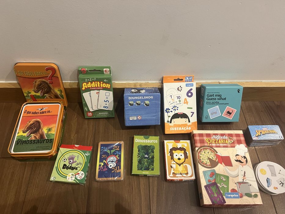Vendo pack de cartas e jogos  ( criancas)