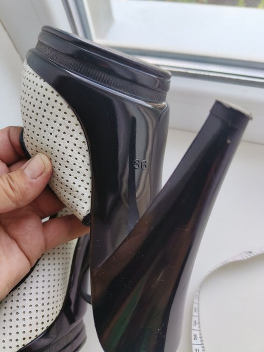 Босоніжки на високому підборі