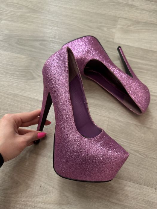 Підбори каблуки туфлі стріпи