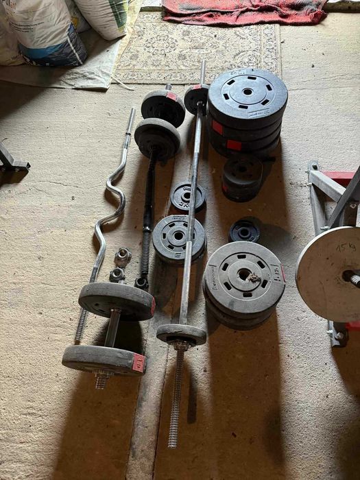 Siłownia, drążek, ławeczka, obciążenie, sztanga, gryf łamany