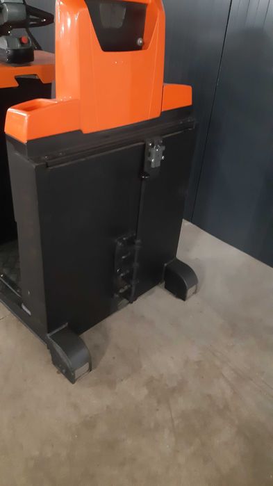 Ciagnik szklarniowy magazynowy Paleciak BT TSE 300