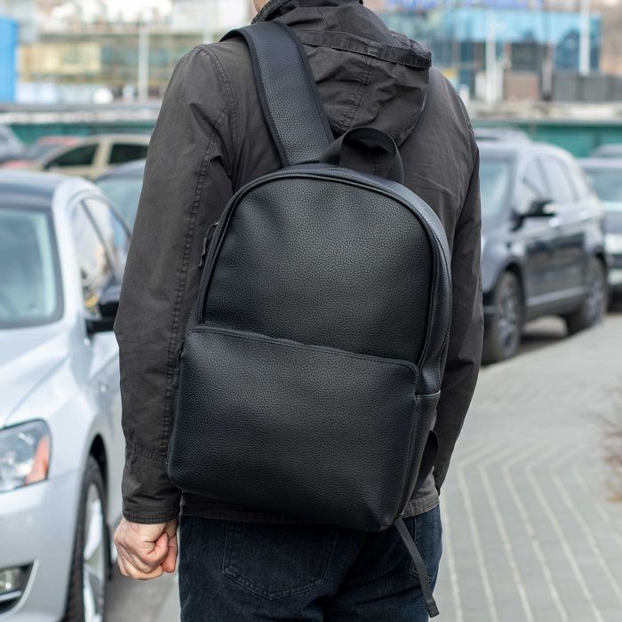 Рюкзак Strong з еко шкіри чорний з відділення під ноутбук