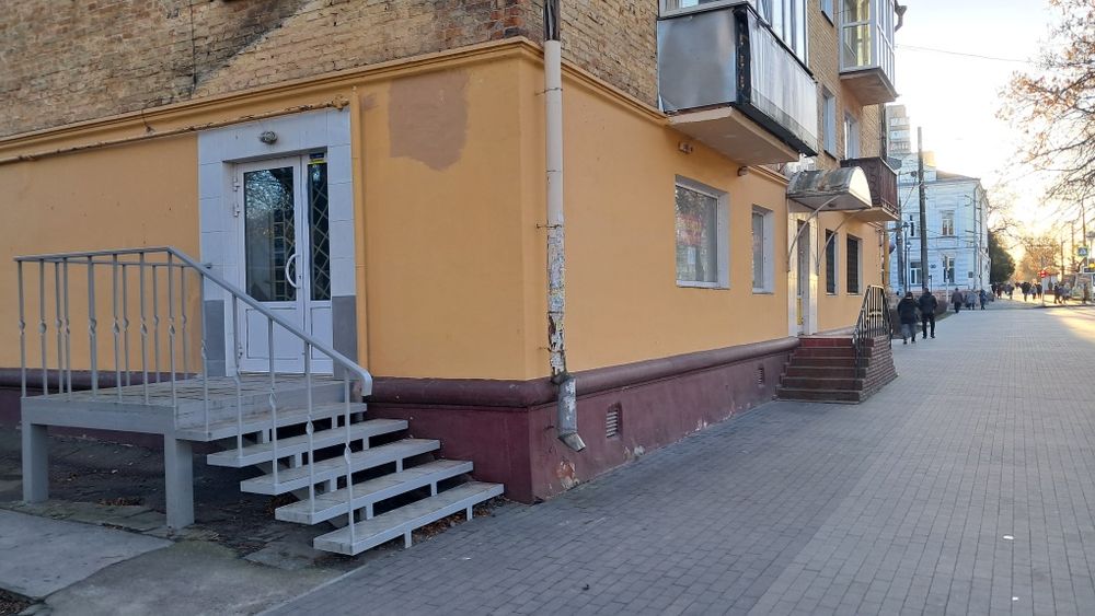 Оренда приміщення 90 м2 (300грн/м2) Ц.ринок,Макдональдс пр.Перемоги 81