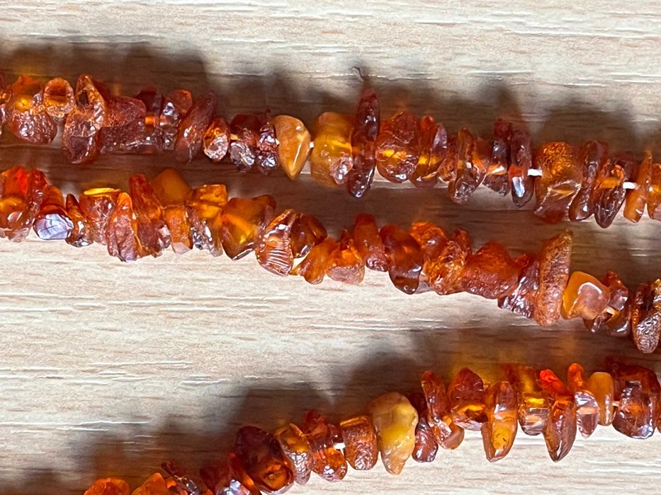 Bursztynowe korale 172 cm.