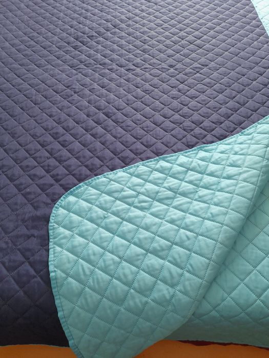 Colcha de casal 2.20cm x2.40cm dois tons de azul