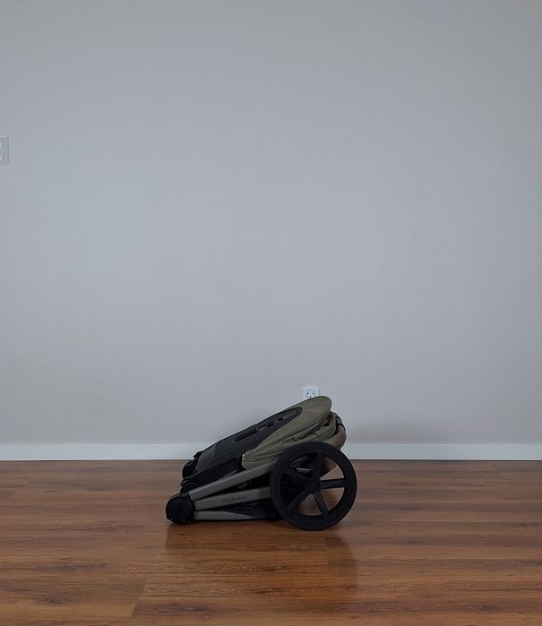 LIMITOWANA  EDYCJA  . Wózek 4w1 .  Venicci Leo by Kasia Sokołowska .