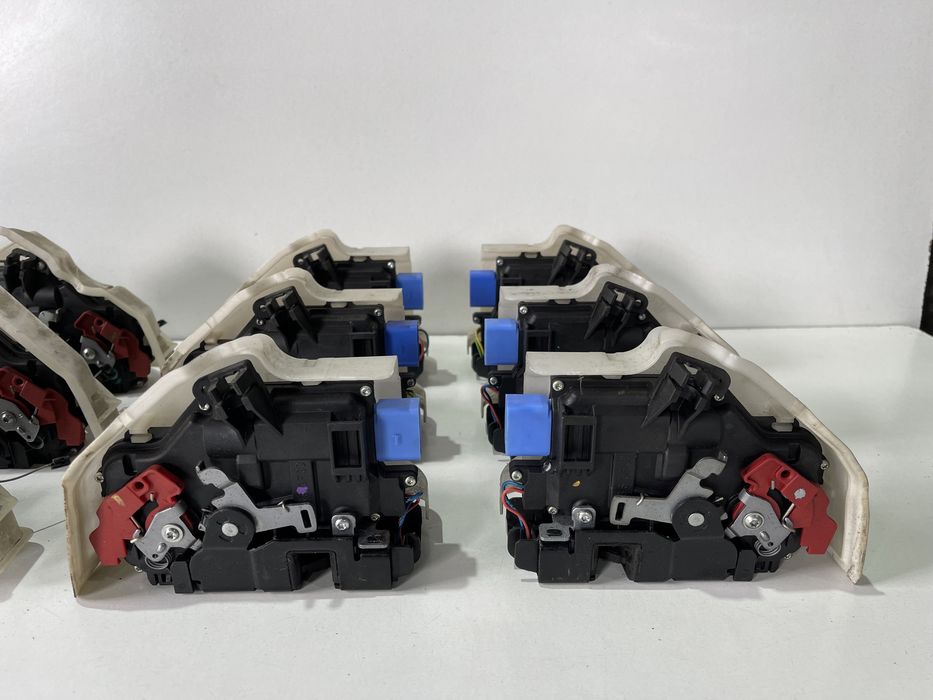 Замок двері Гольф 5 замок двери Golf 5 замки Golf 5 touran тоуран