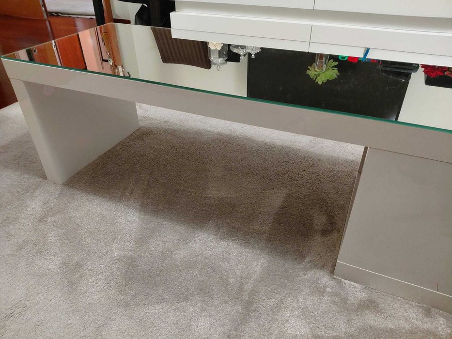 mesa de centro com espelho