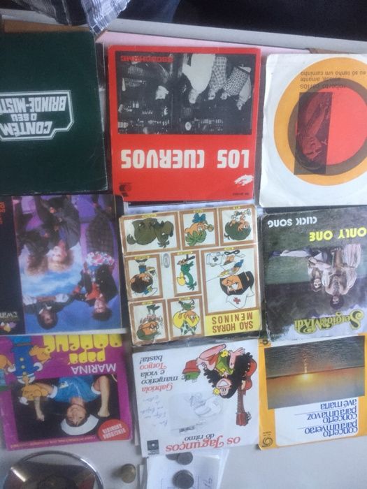 Lote de 220 discos variados e muito antigos