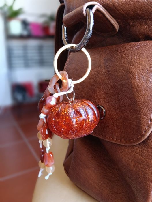 Bag charm artesanal abóbora Halloween
