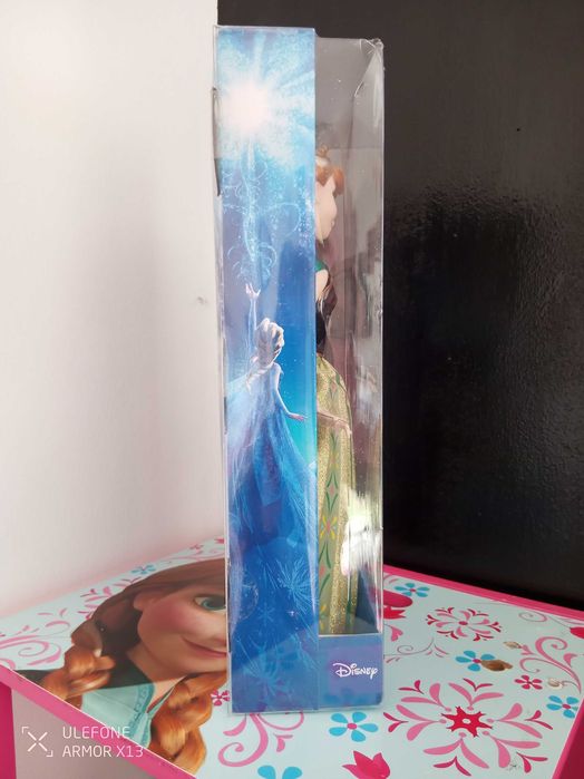 Cantora Anna Frozen com música