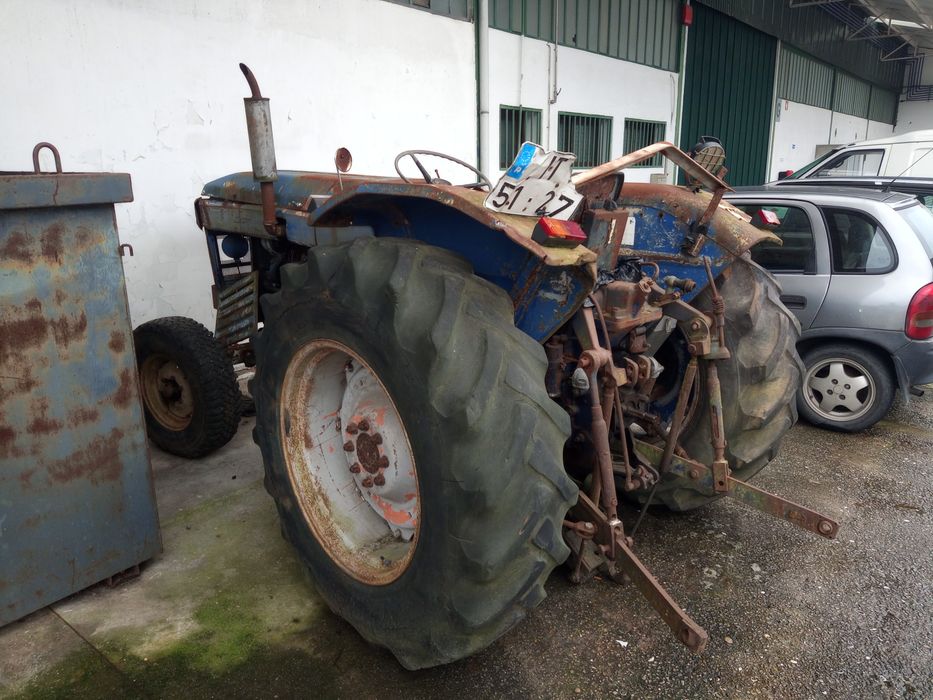 Trator leyland 262 com direção hidráulica