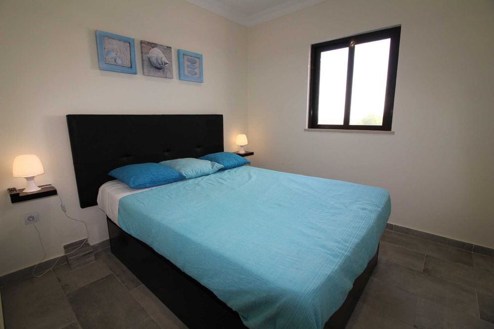 Alporchinhos T2 com Piscina a 500 metros praia