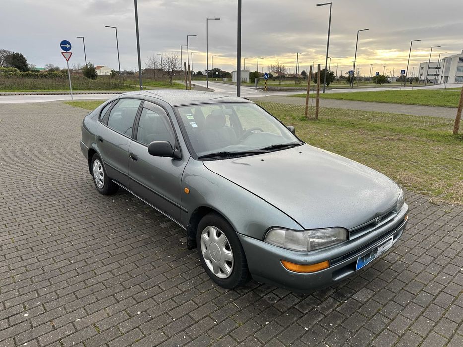 Toyota Corolla 1995 | Gasolina | Fiável e Económico
