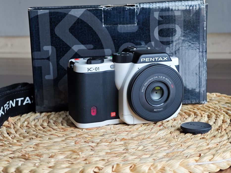Pentax K-01 z obiektywem DA 40mm XS  Unikat !!!