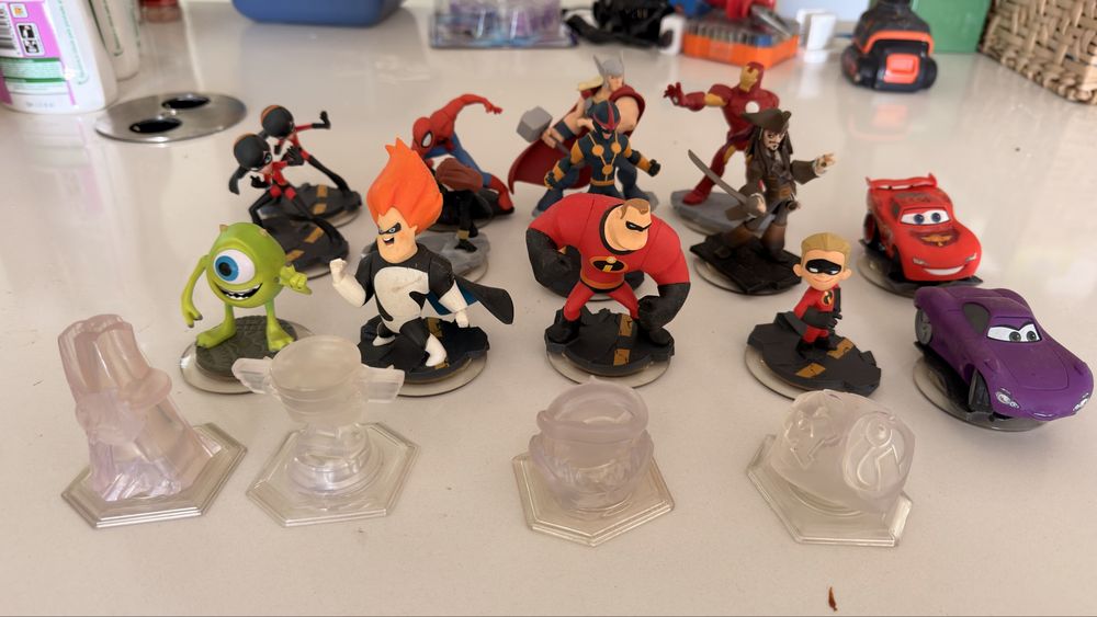 Lote Figuras Disney Infinity Marvel, Pixar, Cars e Piratas das Caraíbas