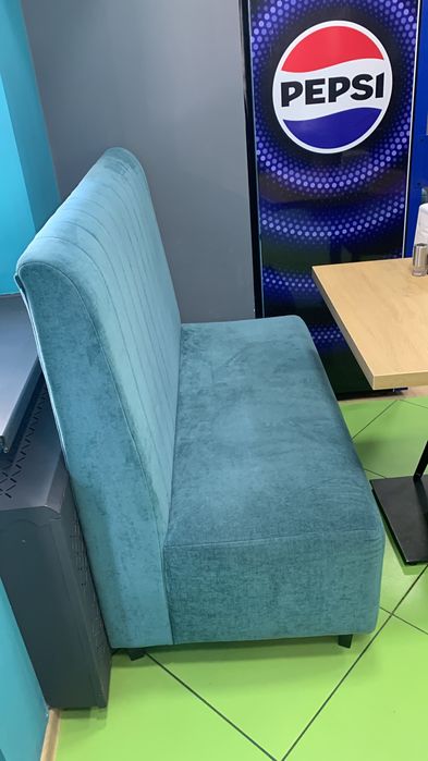 Обладнання та меблі для кафе