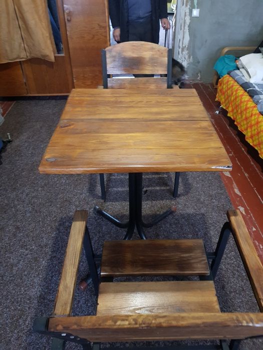 Продам дерев'яні столи та стільці