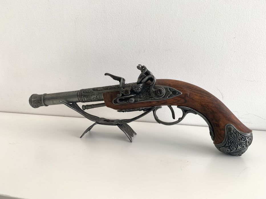 Réplica de pistola antiga para decoração