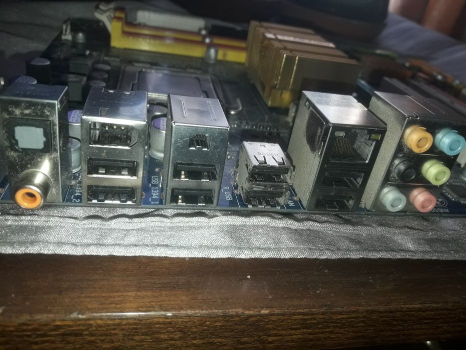 Ma plata ga-ep43-ds3 gigabyte procesor core 2 duo