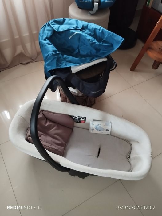 Conjunto completo da bebêconfort semi novo.Carrinho,Cadeira auto e Camaovo