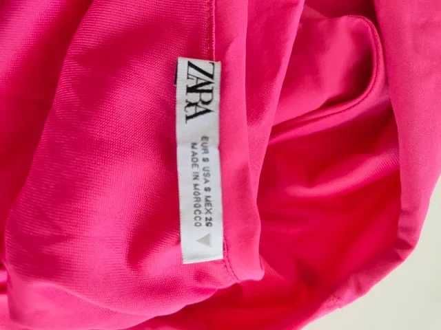 Vestido Mini Zara Rosa Neon – Assimétrico com Cut-out – Tamanho S