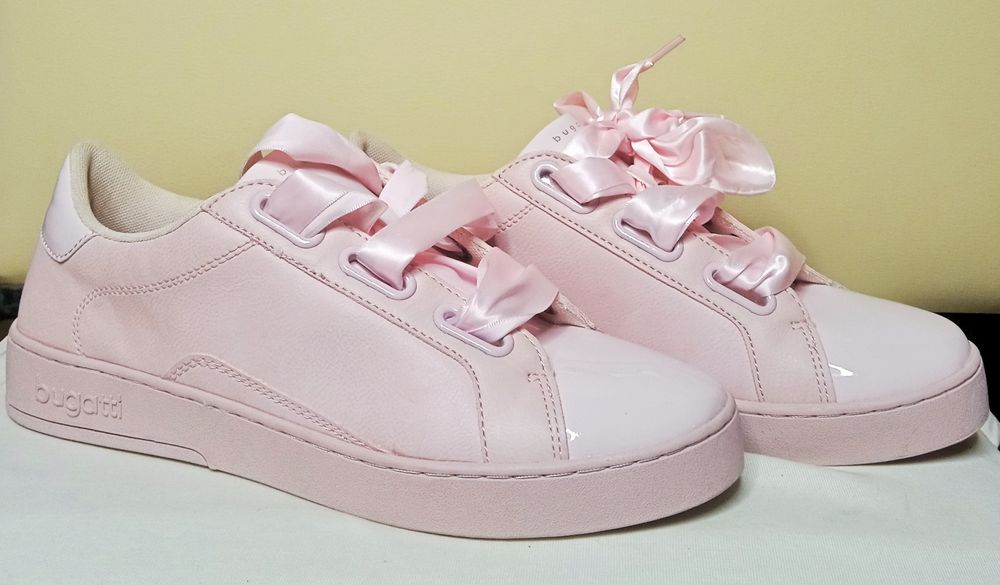 Жіночі рожеві кросівки