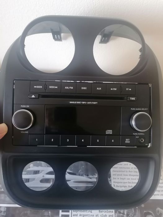 Продам штатну автомагнітолу  з Jeep Patriot