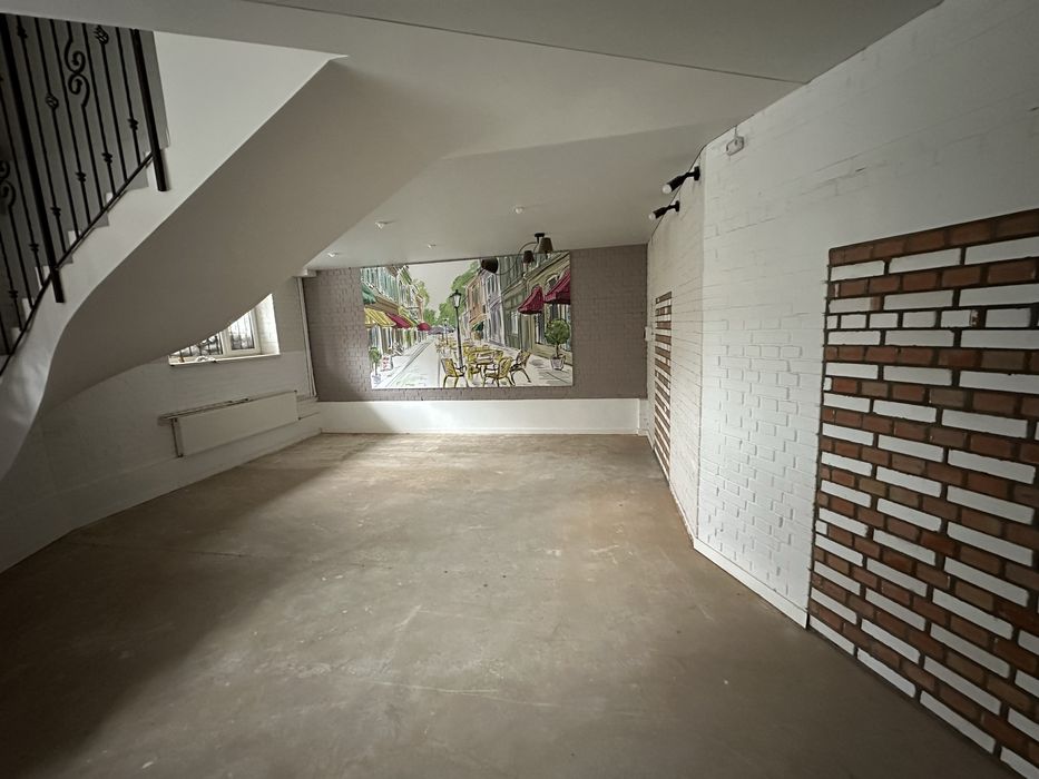 Продаж комерційного приміщення 85 метрів (1поверх+цоколь) центр міста