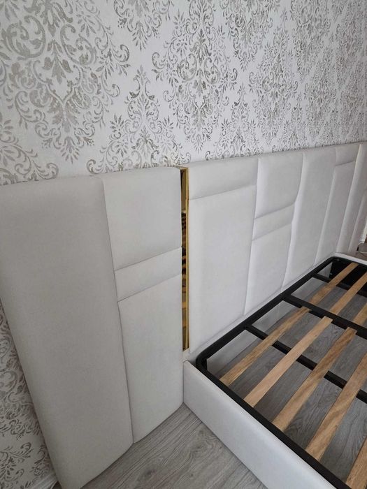 Vende-se Cama king size 180x200cm com cabeceira